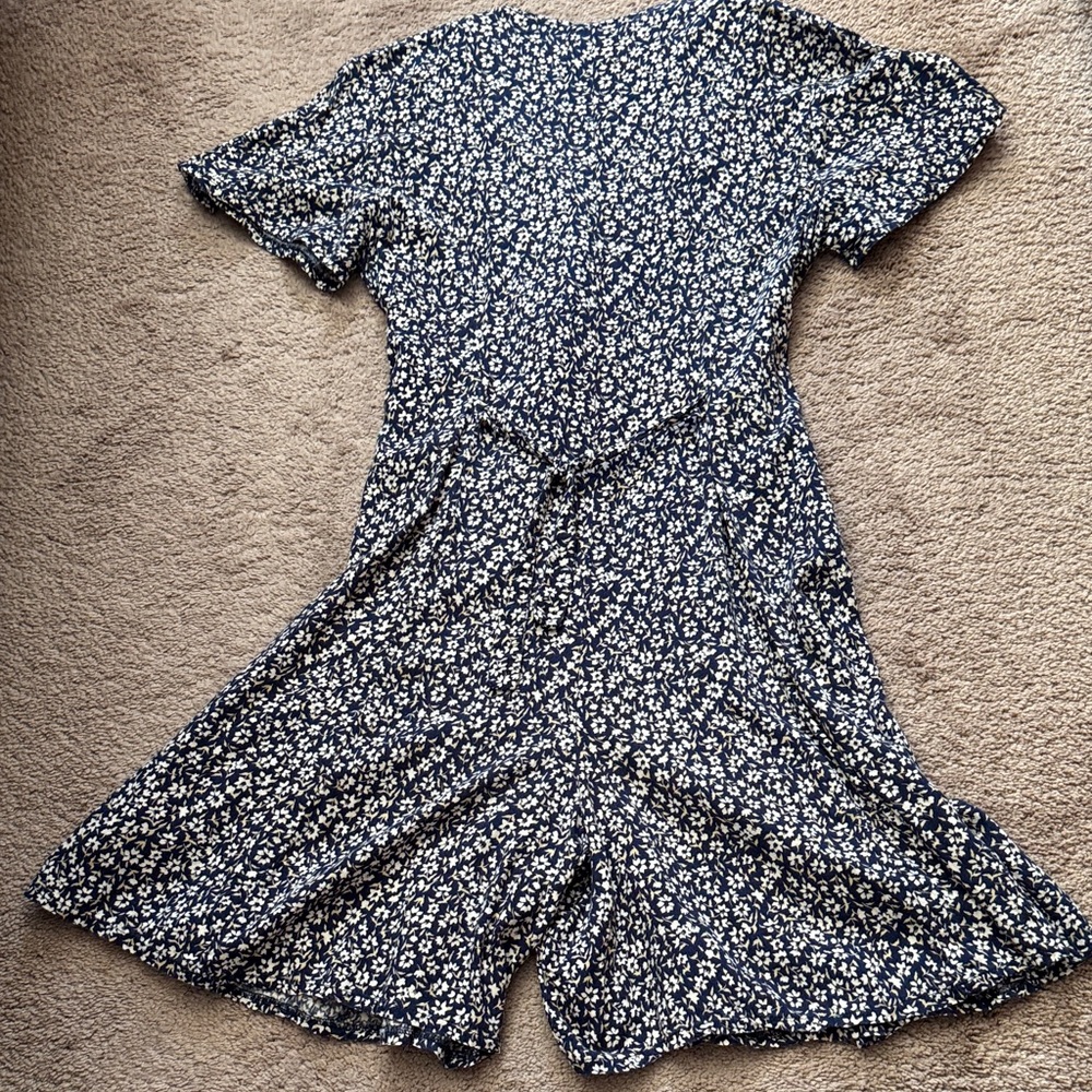 Vintage Westport Ltd. Floral Fit & Flowy Romper.. Blue & White Floral. Size M - Picture 10 of 16